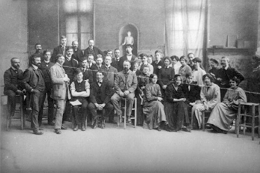 Matisse amongst his students, 1909