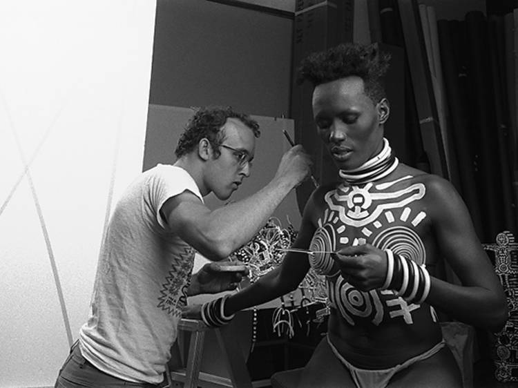 keith haring body painting